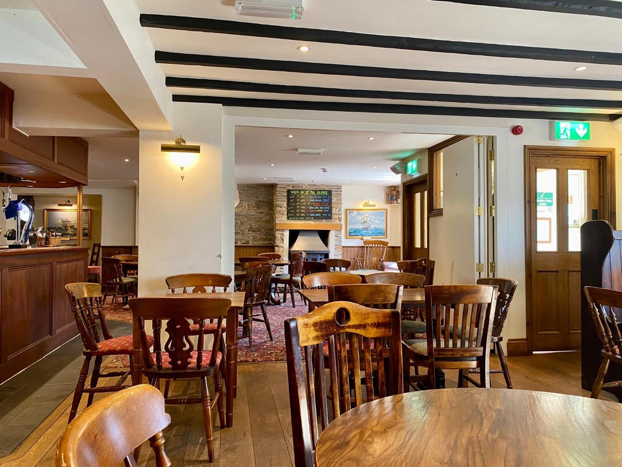 The Globe Inn Kingsbridge  Exterior photo